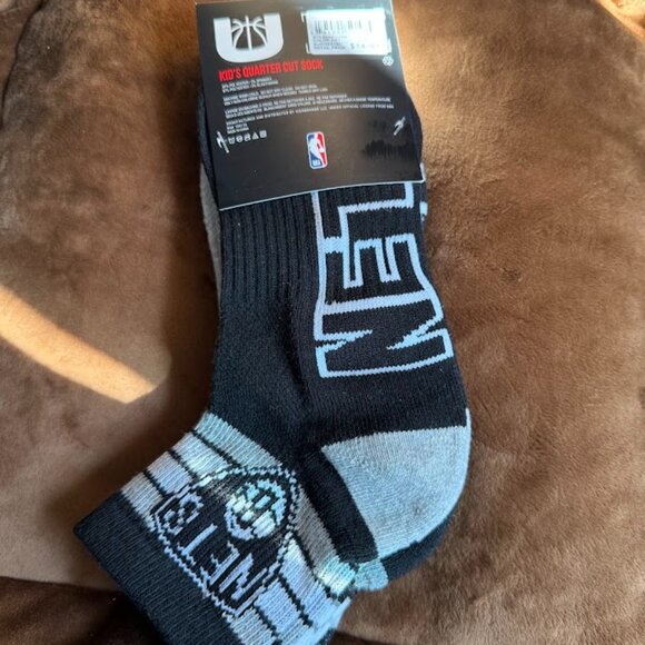 Brooklyn Nets NBA Logo Kid's 3 Pair Quarter Cut Socks - Picture 3 of 5